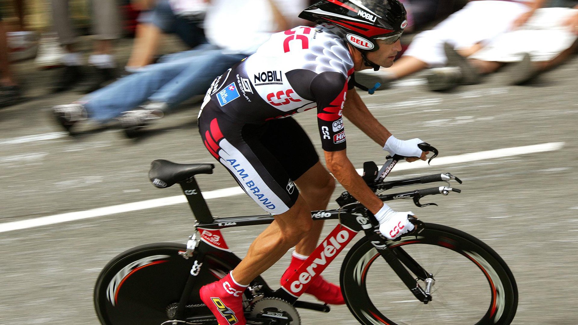 开云中国官网-意大利马术队在2024年欧洲三项赛锦标赛中获得团体银牌，展现强大实力。