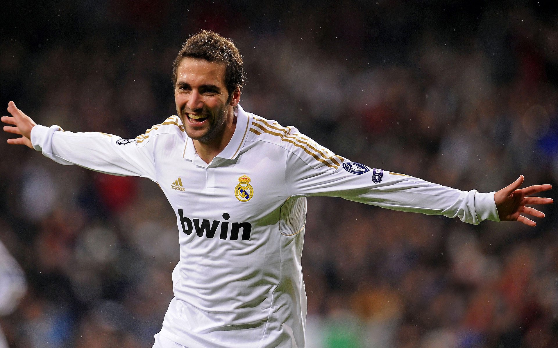 开云品牌-足球场馆智能灯光系统在多个城市推广应用，环保节能效果显著，足球场地灯光照明设计方案